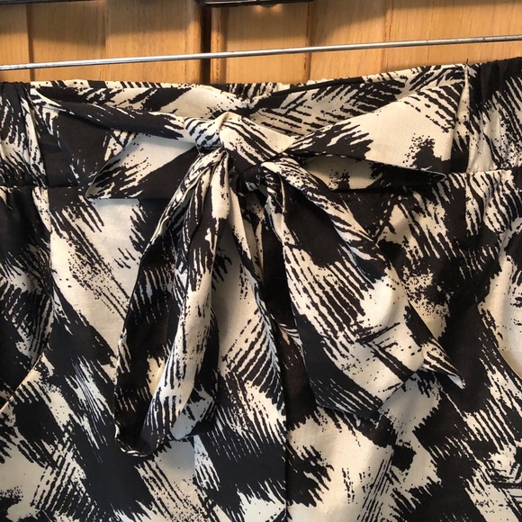 Patterned Mini Skirt - Picture 2 of 5